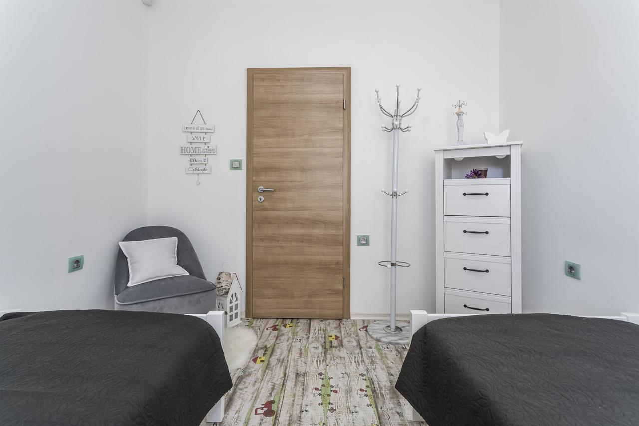 טרוגיר Apartment Paradise View מראה חיצוני תמונה